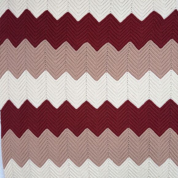 Hand Knit Throw Afghan Blanket Chevron‎ Pattern Red Ivory Pink  48" x 66" Cozy - Picture 5 of 7